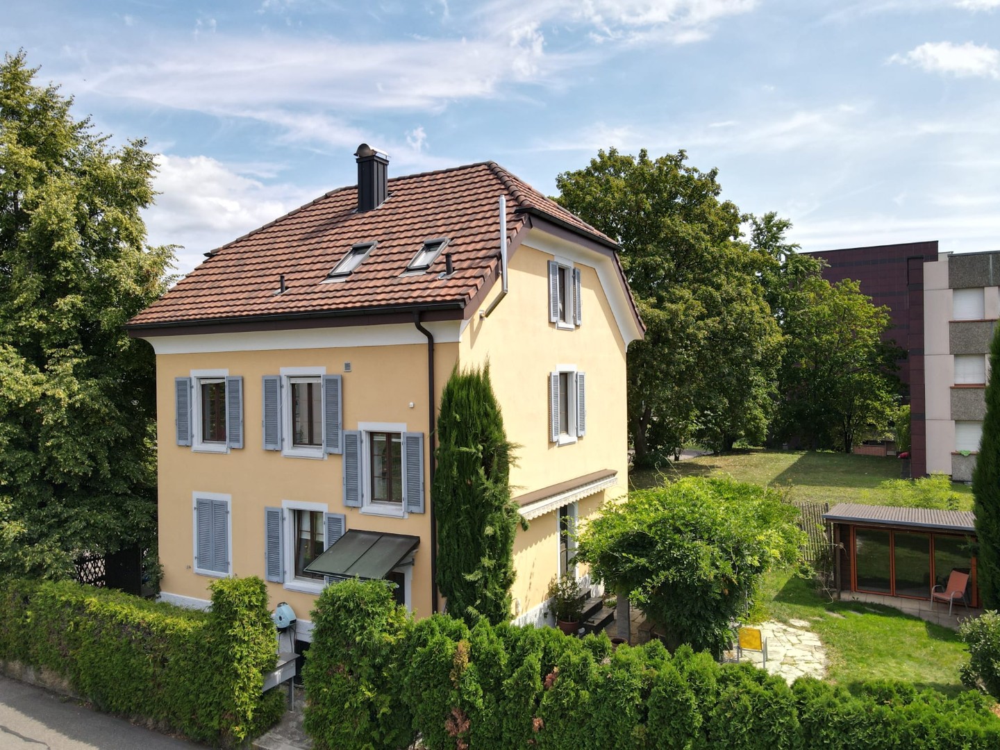 1 MuttenzFoto 1 (Large)